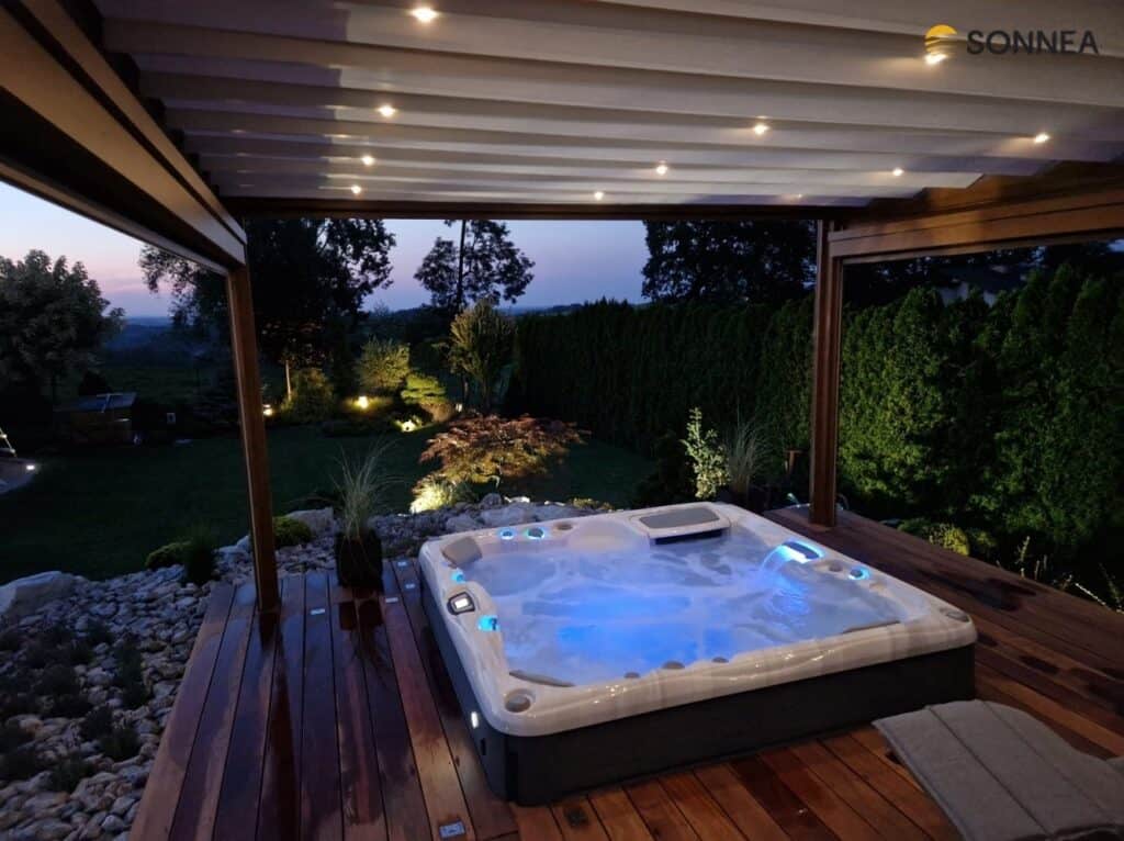 Pergola tkaninowa z oświetleniem i roletami