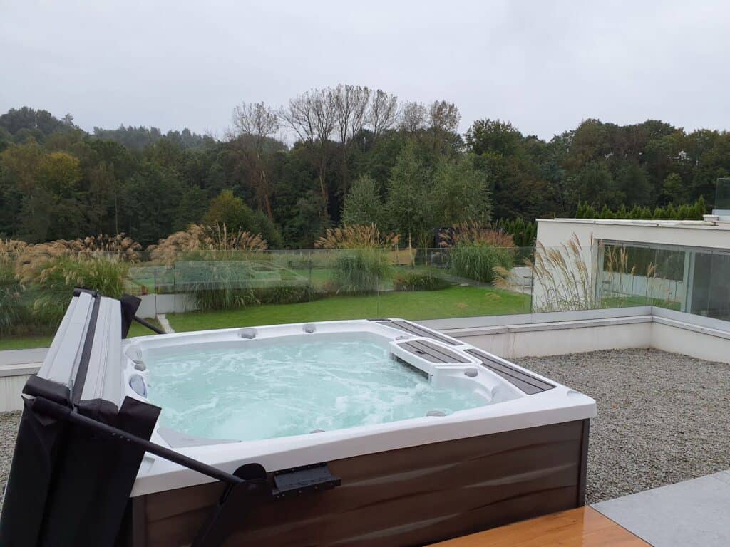 Jacuzzi - wanna z hydromasażem