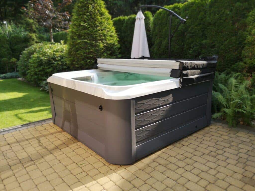 Jacuzzi - wanna z hydromasażem