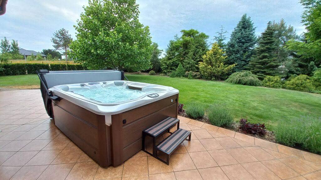 Jacuzzi - wanna z hydromasażem