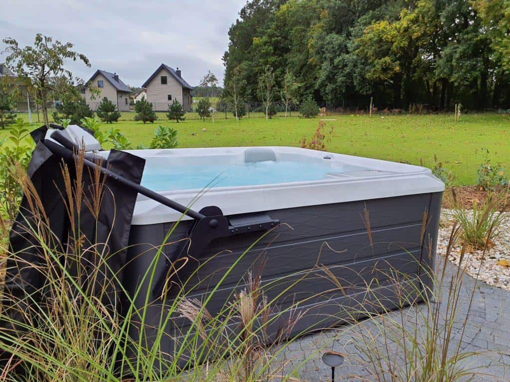 Jacuzzi - wanna z hydromasażem