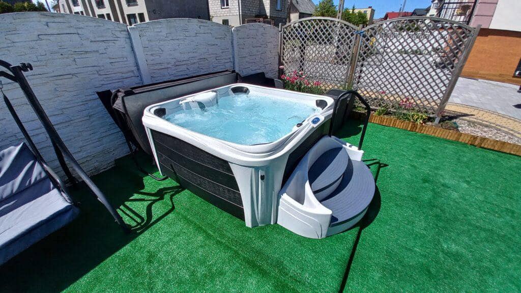 Jacuzzi - wanna z hydromasażem