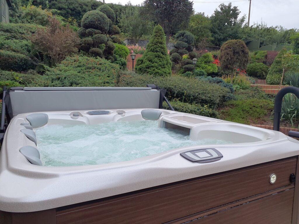 Jacuzzi - wanna z hydromasażem