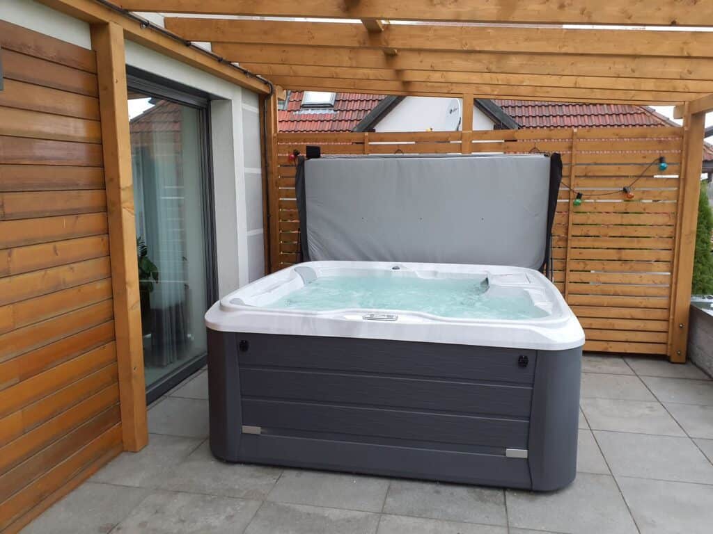 Jacuzzi - wanna z hydromasażem