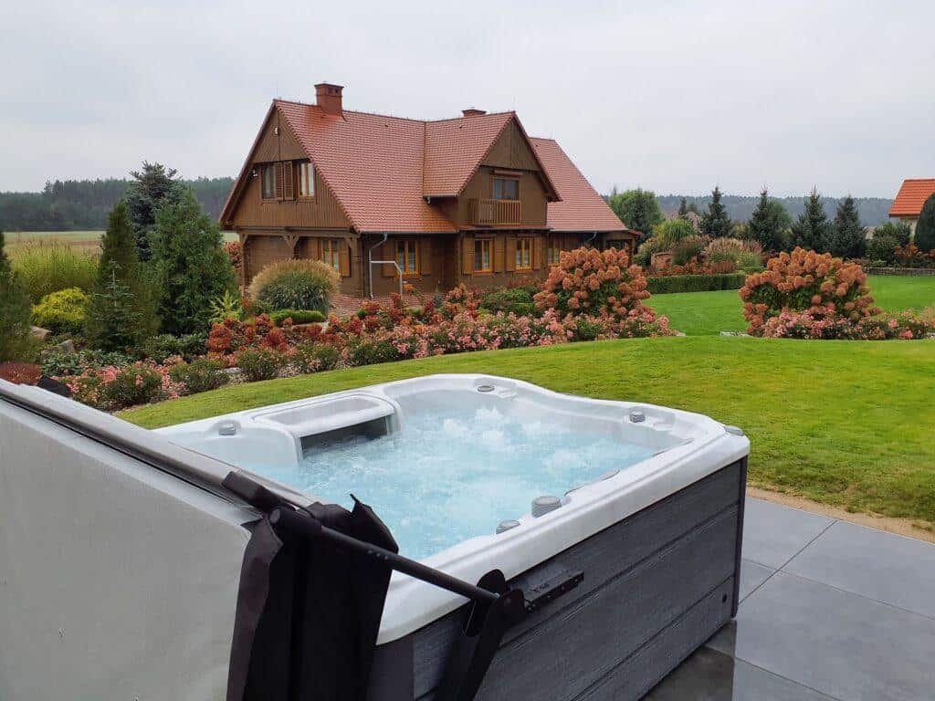 Jacuzzi - wanna z hydromasażem