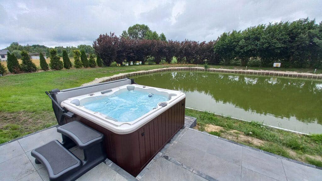 Jacuzzi - wanna z hydromasażem