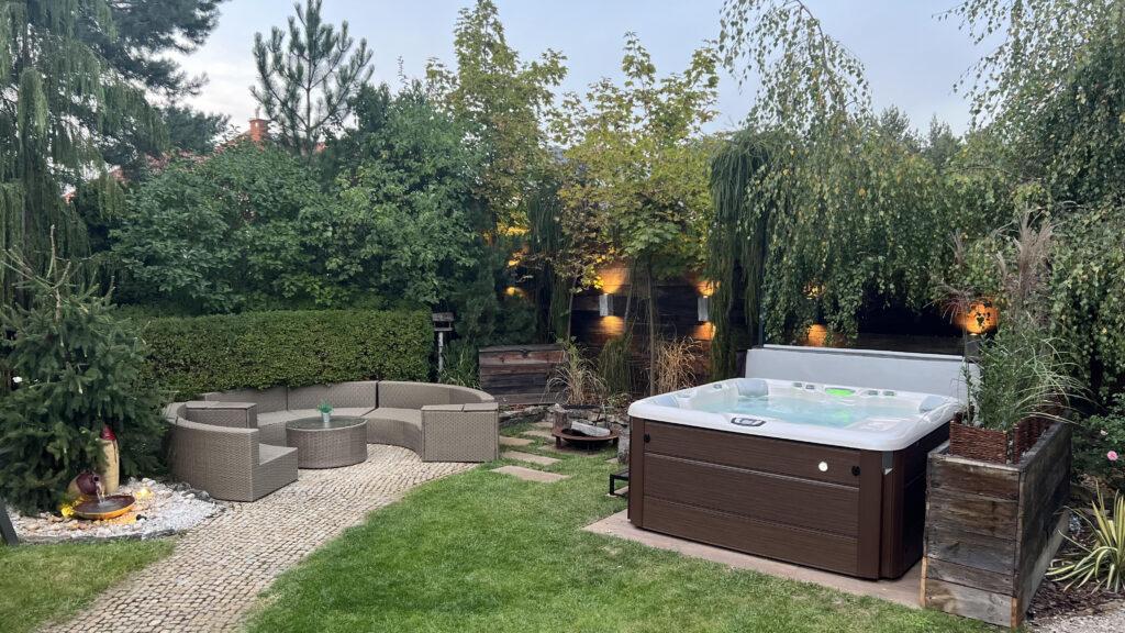 Jacuzzi - wanna z hydromasażem