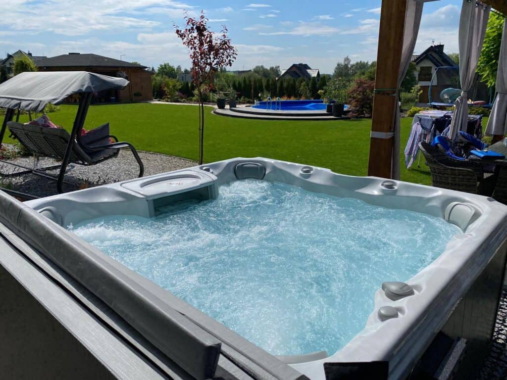 Jacuzzi - wanna z hydromasażem