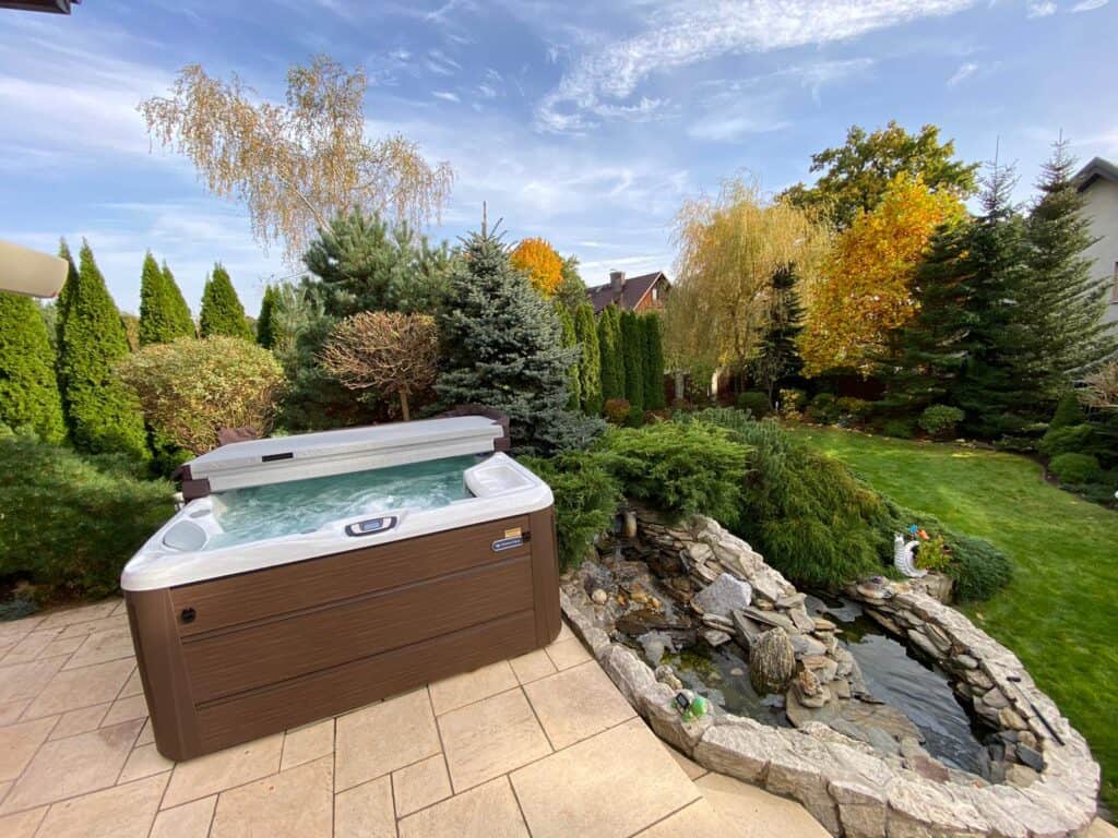 Jacuzzi - wanna z hydromasażem