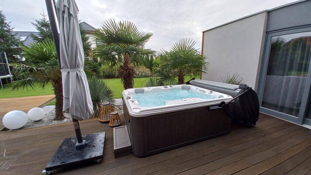 Jacuzzi - wanna z hydromasażem